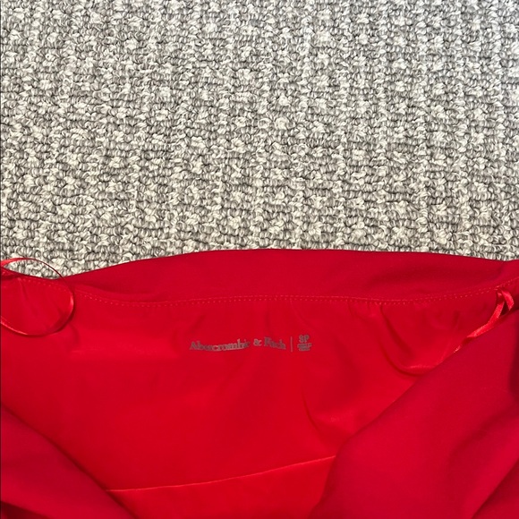 Abercrombie Women’s Elegant Red Off-The-Shoulder Dress - Picture 2 of 3